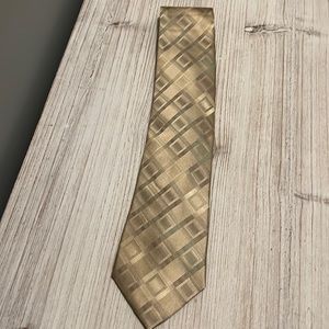 Arrow 99% Silk Tie - Gold with design